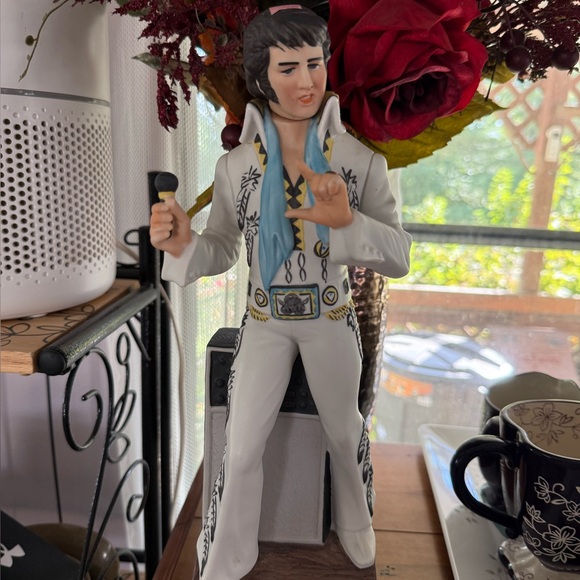 1977 McCormick Elvis Presley Whiskey Decanter Music Box. Pre-Owned - Picture 1 of 10